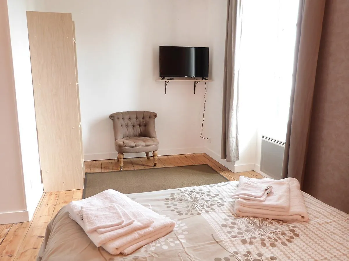 グロワ Au Repos De La Montee Bed & Breakfast フランス